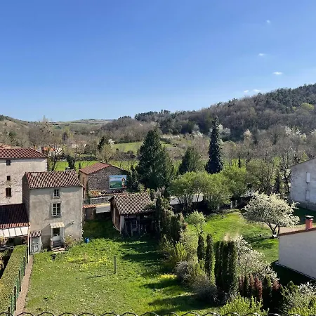 Maison chaleureuse avec poêle à granulés Montaigut-le-Blanc  Exterior foto