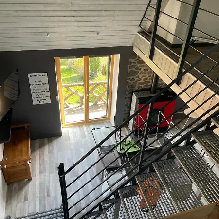 Maison chaleureuse avec poêle à granulés Montaigut-le-Blanc  Exterior foto