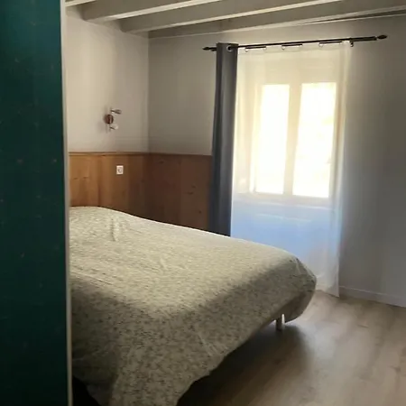 Maison chaleureuse avec poêle à granulés Montaigut-le-Blanc  Exterior foto