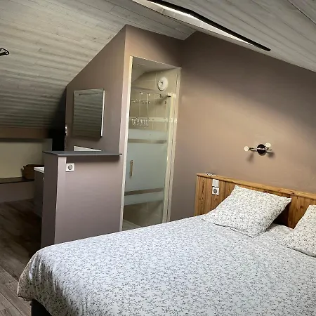 Maison chaleureuse avec poêle à granulés Montaigut-le-Blanc  Exterior foto