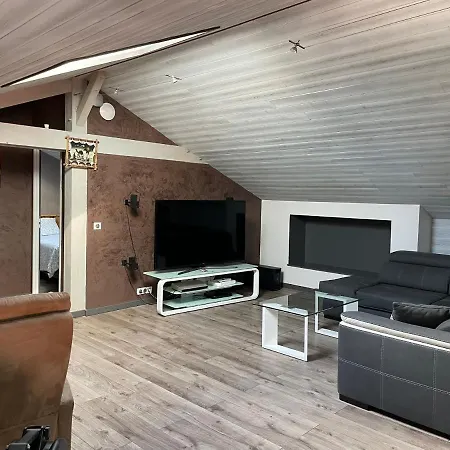 Maison chaleureuse avec poêle à granulés Montaigut-le-Blanc  Exterior foto
